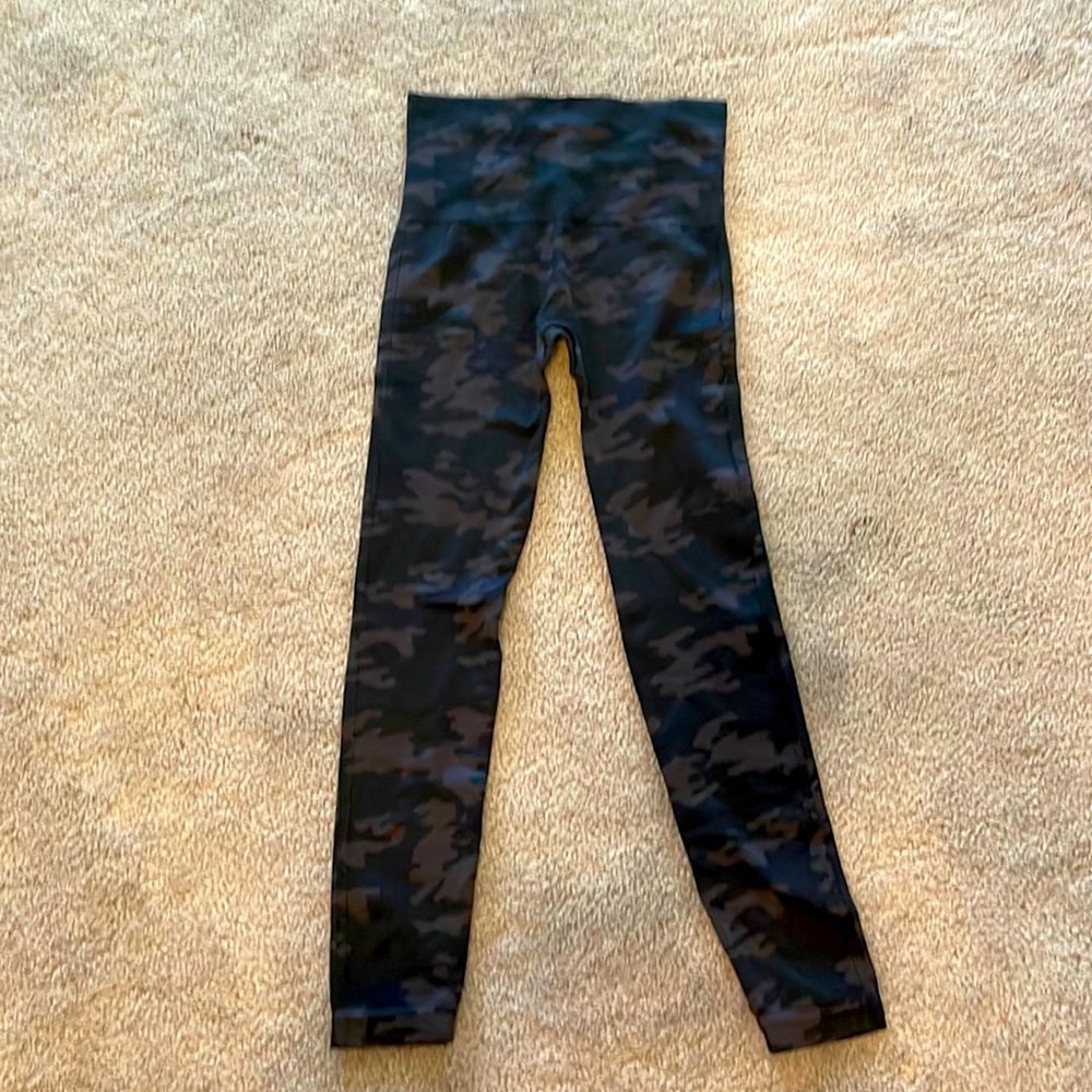 Spanx leggings for workout or casual wear - camo print size small - barely worn